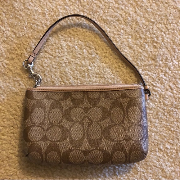 👛HP👛 Coach wristlet - Picture 4 of 6